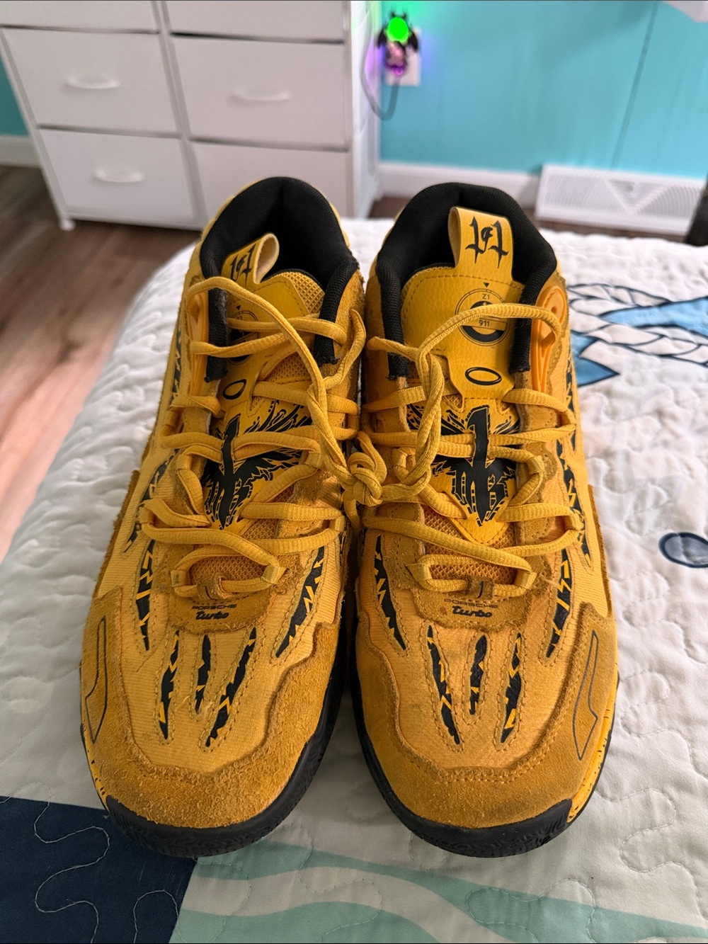 Lamelo Ball Porsche Puma women’s 8 Yellow and Black Trail-Inspired Sneakers - Picture 2 of 6